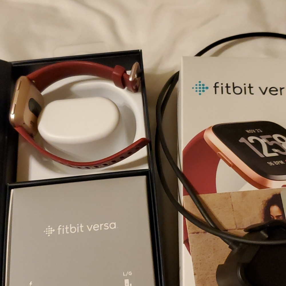 Fitbit Versa - image 1